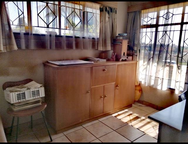 4 BEDROOM HOUSE FOR SALE IN KEMPTON PARK AH